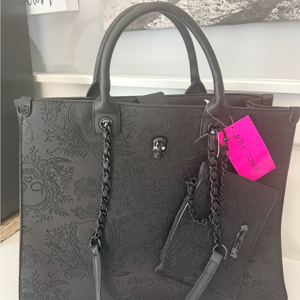 Betsy Johnson Skull Bag 2025